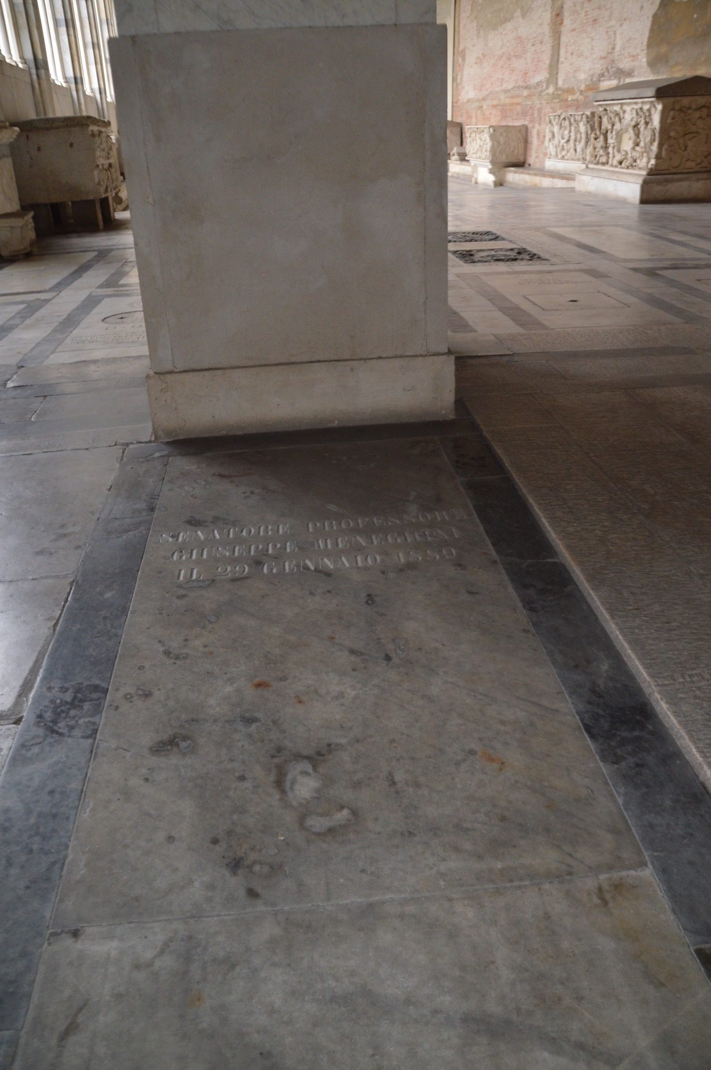 Giuseppe Meneghini's tomb 01.jpg